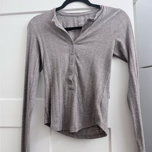 American Eagle Outfitters Ribbed Gray Long Sleeve Henley